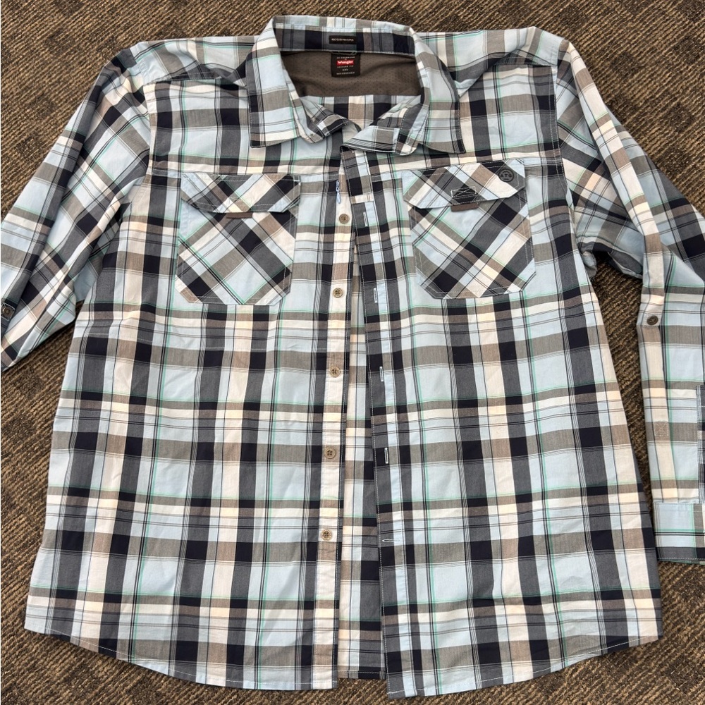 Wrangler ATG all terrain gear / XXL Blue and Gray Plaid Button-Down‎ Shirt